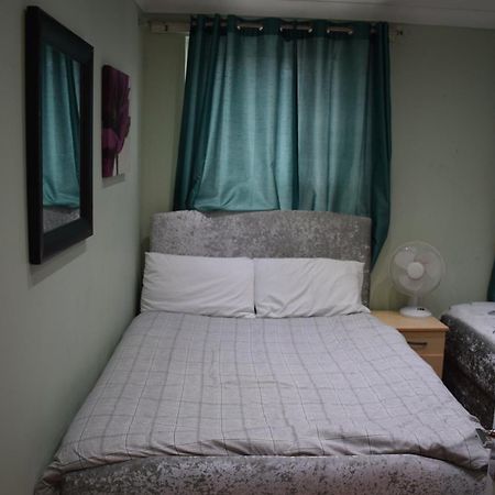 Three Bedroom House Lancaster Road London Eksteriør billede