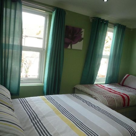 Three Bedroom House Lancaster Road London Eksteriør billede