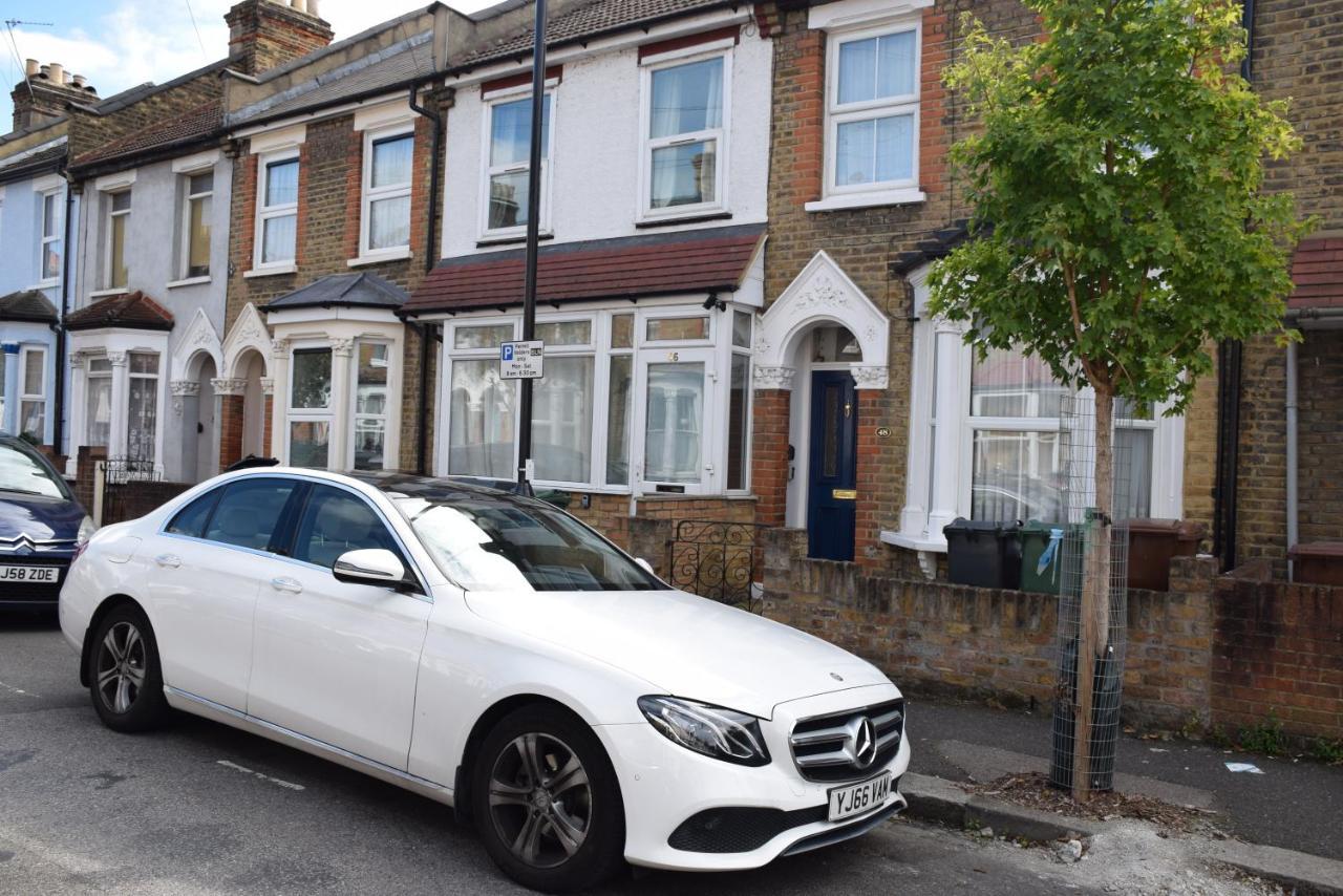 Three Bedroom House Lancaster Road London Eksteriør billede