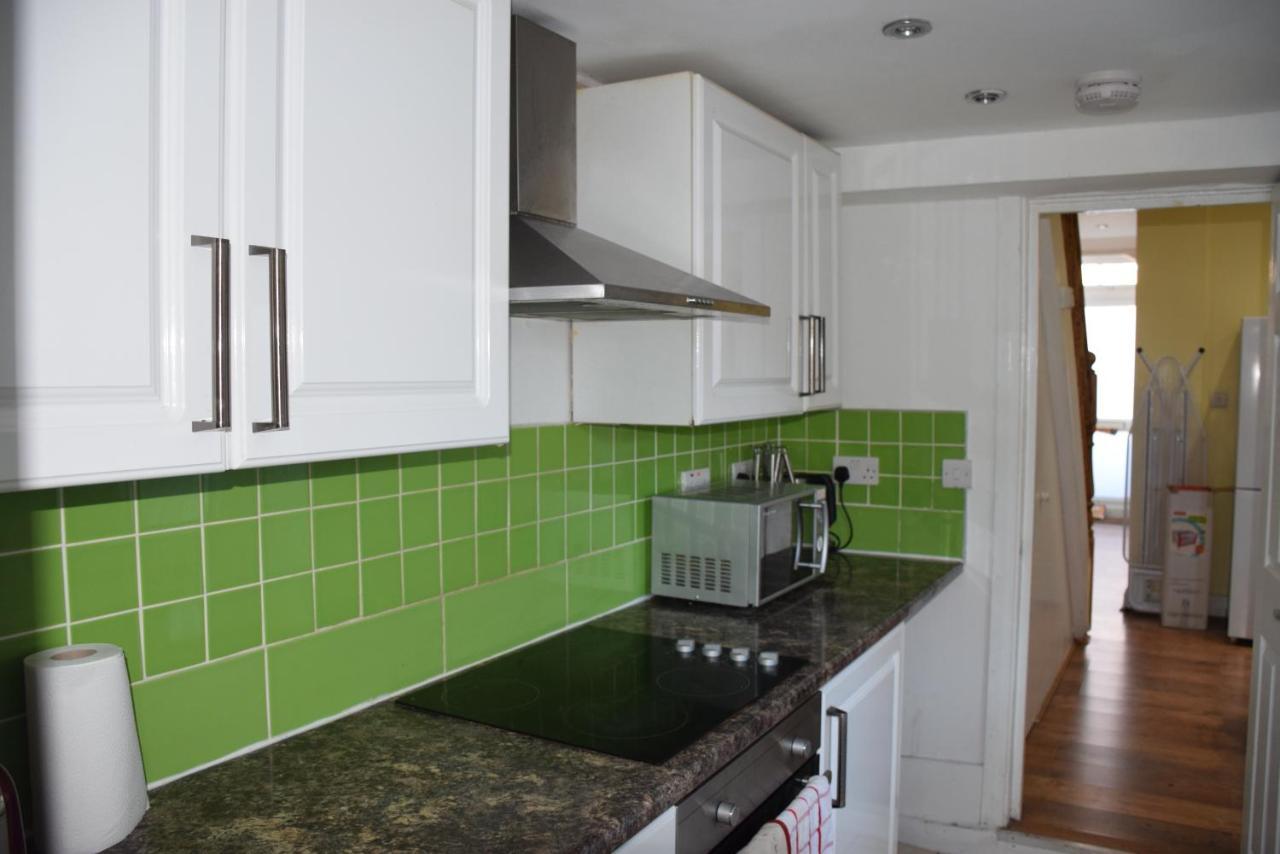 Three Bedroom House Lancaster Road London Eksteriør billede