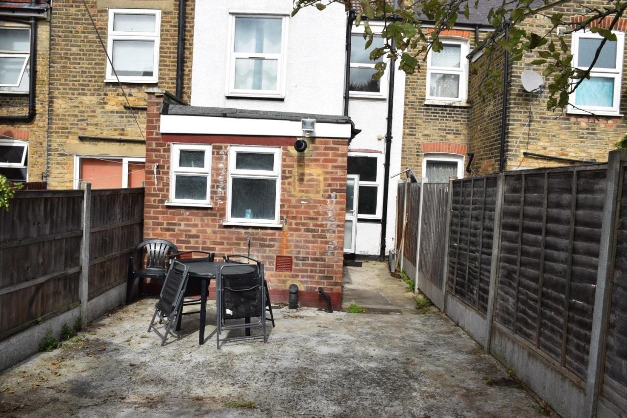 Three Bedroom House Lancaster Road London Eksteriør billede