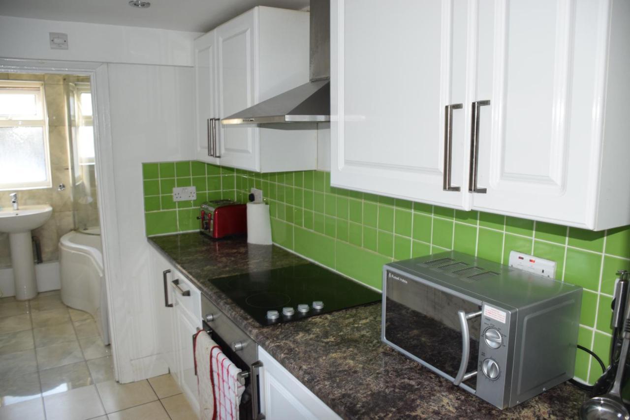 Three Bedroom House Lancaster Road London Eksteriør billede