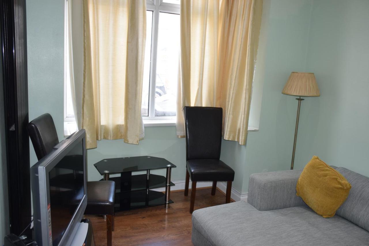 Three Bedroom House Lancaster Road London Eksteriør billede