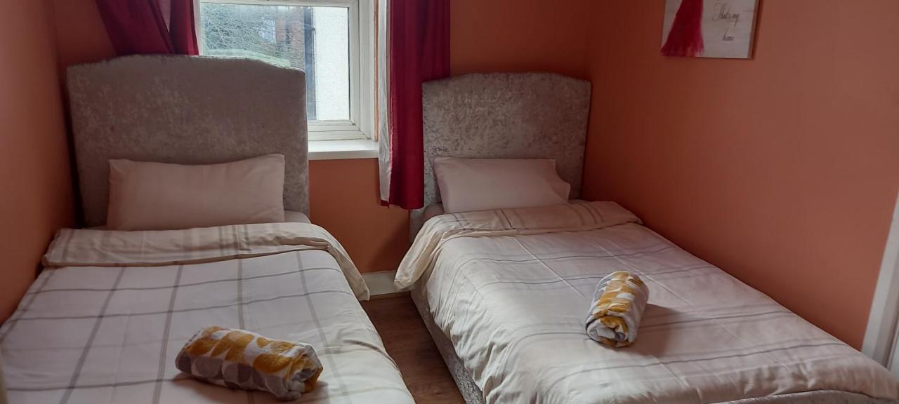 Three Bedroom House Lancaster Road London Eksteriør billede