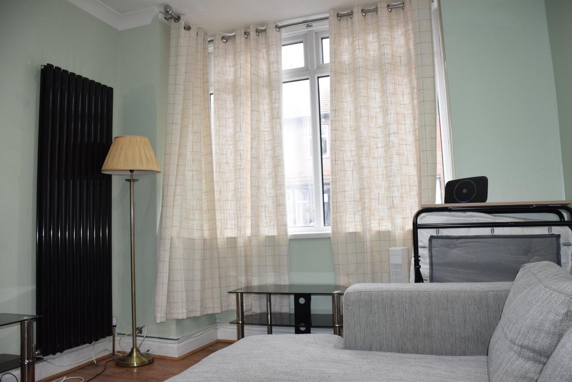 Three Bedroom House Lancaster Road London Eksteriør billede