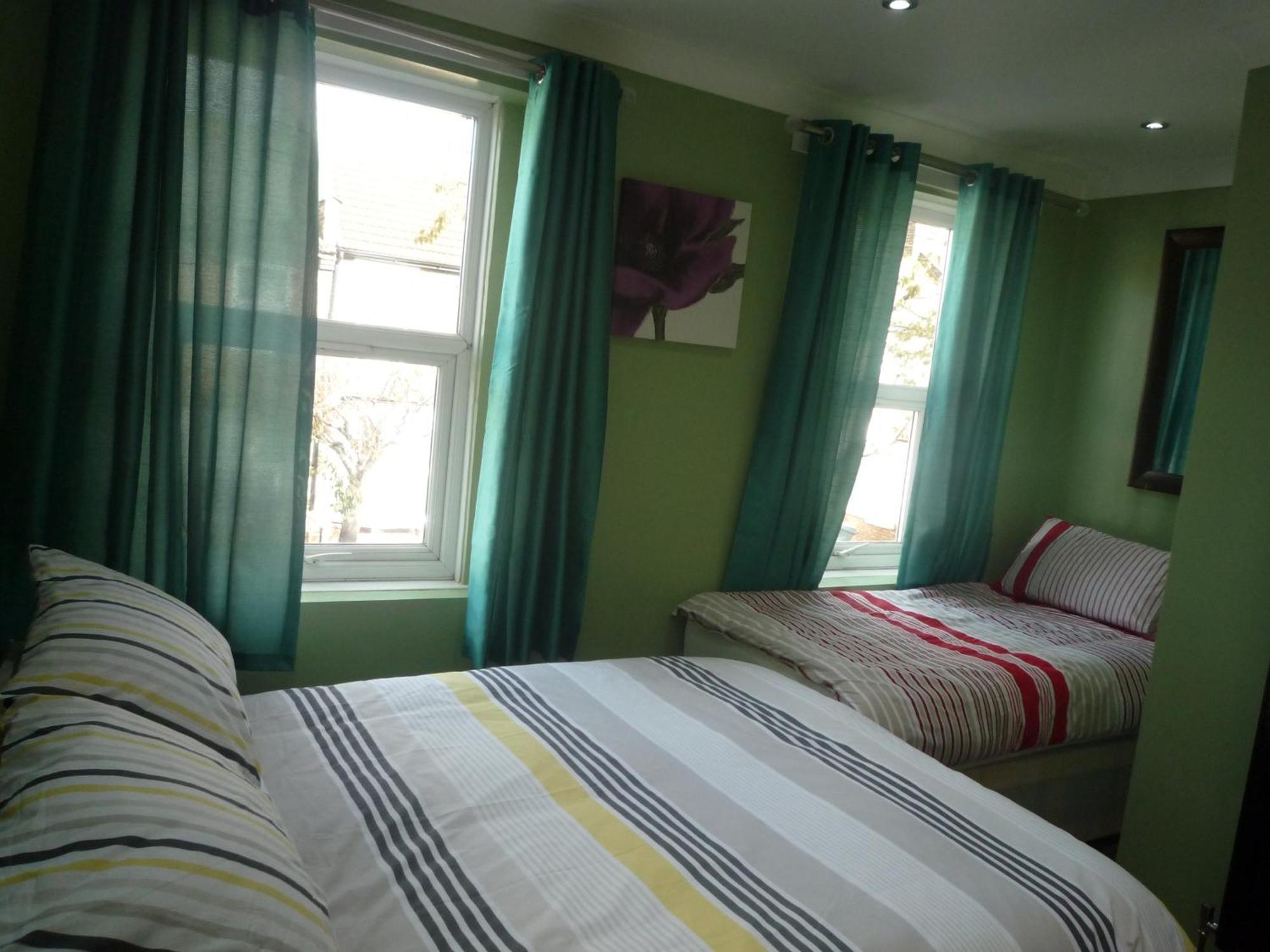 Three Bedroom House Lancaster Road London Eksteriør billede