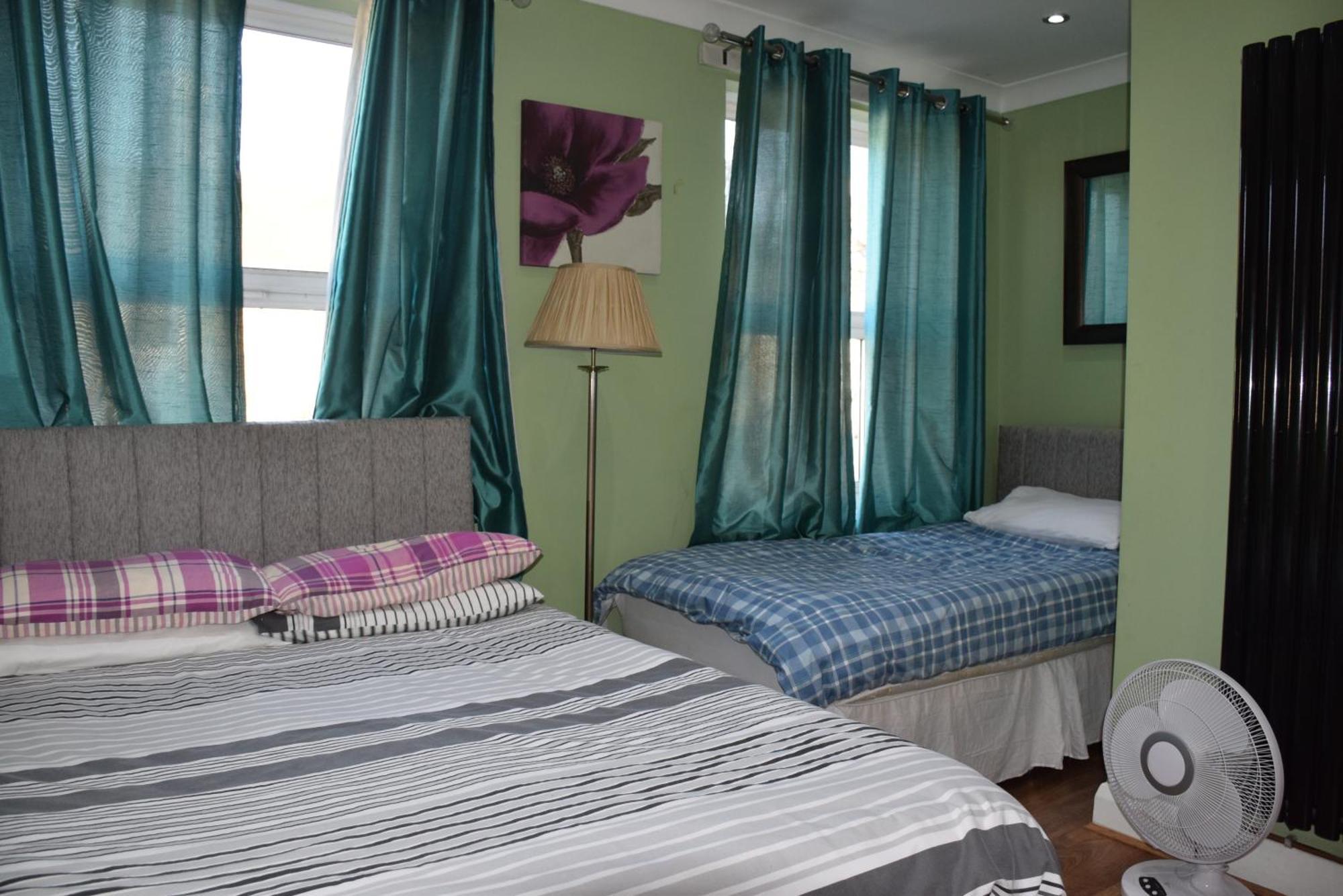 Three Bedroom House Lancaster Road London Eksteriør billede
